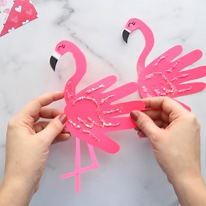 This Handprint Flamingo Craft is a fun handprint craft for kids! Card stock paper, glue and a touch of glitter is all you need to make your own hot pink flamingos! Learn more here>> https://www.madetobeamomma.com/handprint-flamingo/ | Made to be a Momma