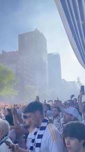 The atmosphere outside Santiago Bernabéu is UNBELIEVABLE! 🤯🤯 | The Madrid Zone