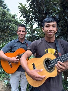 55K views · 3.9K reactions | Dios les bendiga les compartimos esta hermosa alabanza #duocafeterosdecristo | DUO Cafeteros de Cristo | Facebook