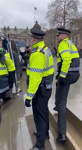 Venezuela Flag Protest in Glasgow – Girl Beaten & Swarmed by Cops 😵 George Square 2026 | Us Rescue Archives