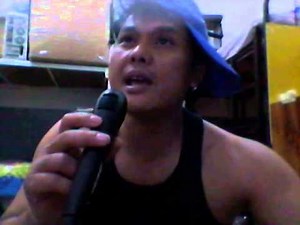 Artis bugil bersuara emas