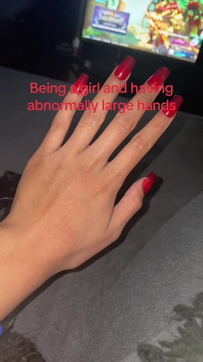 Being a Girl with Abnormally Large Hands