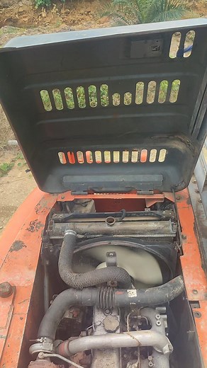 34K views · 379 reactions | The engine coolant flow carries air bubbles #Hitachi #ZX110 #Excavator #heavyequipment #heavymachines | Pholosht Garage | Facebook