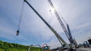 Mega-Baustelle A42: Riesige Kräne ragen 100 Meter in die Höhe