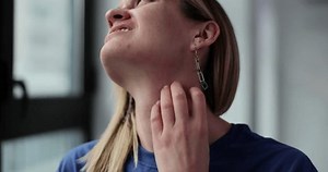 clip-3396381181-closeup-unhealthy-young-woman-allergy-symptoms-scratching