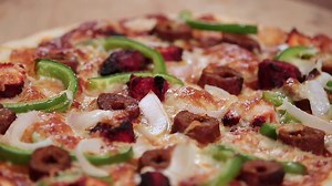 40K views · 425 reactions | Seekh Kabab Naan Pizza -Enjoy the pizza...