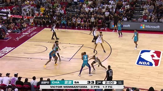 Amari Bailey with the dunk