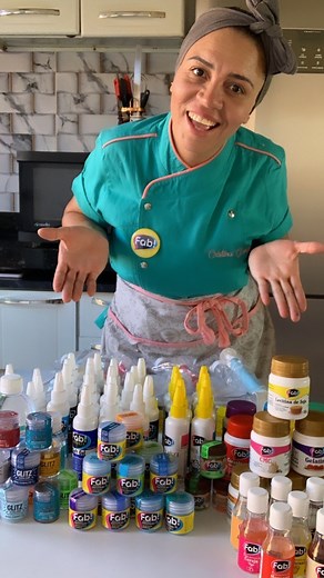 Povo abençoado agora eu sou uma confeiteira Fabulosa🥳😍 Obrigada Deus.🥹 Com a variedade de produtos de confeitaria da @fanclubfab @fab.ind ninguém me segura. São corantes Soft Gel, pós para decoração, Glitters, Aditivos, solução alcoólica neutra, pulverizador e muito mais. Obrigada Deus, gratidão @fanclubfab por confiar no meu trabalho. Vamos com tudo. #fabfanclub #fab #fabulosa #confeitaria #parceriafab | Cristina Gomes- Confeitaria