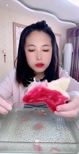 Ice-Coated Fruits | Sweet & Crunchy #fblifestyle #trandingreels #holidaytreats #chilling #fruits #mukbang | Frozen Joy