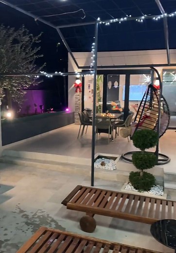 Link za rezervacije: https://www.booking.com/hotel/ba/villa-view-mostar.de.html?aid=356980&label=gog235jc-1FCAsoEkIRdmlsbGEtdmlldy1tb3N0YXJIEFgDaBKIAQKYAQe4AQfIAQ3YAQHoAQH4AQyIAgGoAgO4AqGa_LoGwAIB0gIkOTUxZmU3OGQtYWZhYS00MDQ1LTg1YzUtZDUxMjA0NTc0NjU02AIG4AIB&sid=07bd0d323a112d1ec3b30dbd7f143680&checkin=2024-12-30&checkout=2025-01-01&dest_id=-89574&dest_type=city&dist=0&group_adults=2&group_children=0&hapos=1&hpos=1&no_rooms=1&req_adults=2&req_children=0&room1=A,A&sb_price_type=total&soh=1&sr_order