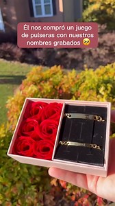 1.5K views |  Dos pulseras, un solo amor  Cuando la distancia se acorta con un simple detalle. Personaliza estas pulseras y lleva su amor a donde vayas. ❤️  ¿Regalo perfecto? ¡Definitivamente sí! #SiempreConectados #regaloparaparejas #JoyeríaConHistoria #lovegoals #detallesqueunen | Moroveta | Facebook