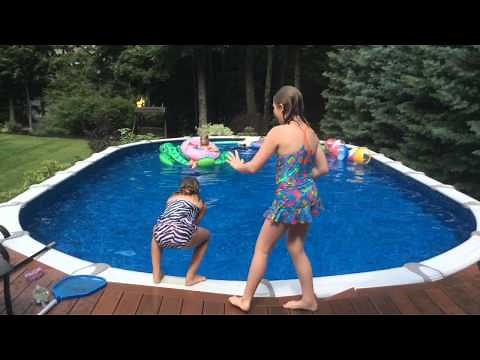 The Best Friends Challenge… In The Pool!🏊🏻😛