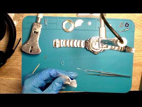 Replacing the Capacitor in a Seiko Kinetic Watch Model 5M83