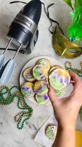 Jazz up your celebration with a batch of fluffy King Cake Cookies and capture the traditional flavors of Mardi Gras. https://bit.ly/3SQdwrI INGREDIENTS FOR THE COOKIES: 1 cup butter, softened 1 cup granulated sugar 2 eggs 2 teaspoons vanilla extract 1 teaspoon lemon zest 1/2 teaspoon almond extract 3 cups all-purpose flour 3 teaspoons baking powder 2 teaspoons ground cinnamon 1/2 teaspoon salt Pinch nutmeg FOR THE FROSTING: 3 cups powdered sugar 3 to 6 tablespoons milk 3 tablespoons butter, soft