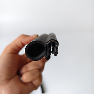 [Hot Item] Extruded EPDM Car Door Rubber Seal Strip with Side Bulb
