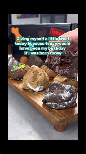 Happy birthday to me 🎈🎉 Massive Eruption: our lava cake cookie stuffed with fudge…a nice treat for your birthday. Or every day 😉 www.fatandweirdcookie.com | Fat and Weird Cookie