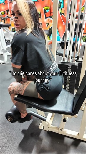 so much hate in this world.. but remember all the love and inspiration. more are inspired by you than you think. keep going🖤🙏🏻 coach - @ifbbpromikeely posing - @kennywallach & @posing_by_kenny body work - @nextlvl_bt fueled by - @theanthemnation JORDAIN waist trainer - @squeez_me_skinny code:JORDAIN #muscle #gym #fitness #girlswithmuscle #health #bodybuilding #bodybuilder #femalebodybuilding | Jordain Sue