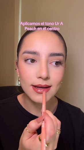 Los Wooden Lip Pencil ✨ son delineadores de labios, sin embargo su fórmula sumamente cremosa permite usarlos para rellenar los labios y hacer combinaciones increíbles 💋 | Beauty Creations MX