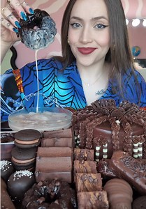 chocolate desserts mukbang 🤎 lately my craving for chocolate has been even crazier🍫 what flavor desserts should I do next!?!? #chocolate #chocolatecake #cake #mukbang #fyp