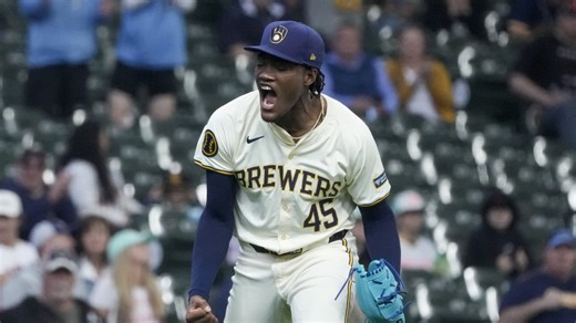 Abner Uribe's incredible barehanded play