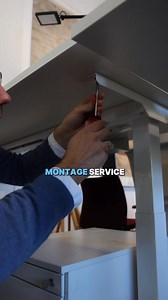 Viele Unternehmen fragen sich: Gebrauchte Büromöbel klingen günstig aber kann man sich wirklich darauf verlassen? Zu oft bedeutet Secondhand: keine Garantie, keine Planungssicherheit und ehrlich gesagt auch kein Vertrauen. Genau das haben wir bei FLEX verändert. Heute steht FLEX für geprüfte Markenqualität von USM, Vitra und Steelcase. Alle Möbel werden von Hand aufbereitet, zertifiziert und sind sofort verfügbar. Mit Garantie, Rückgabeoption und Montageservice damit jedes Büro planbar und zuver