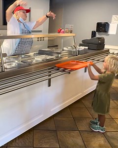 Sign Language Helps Woman Feed Children | Girly Panda