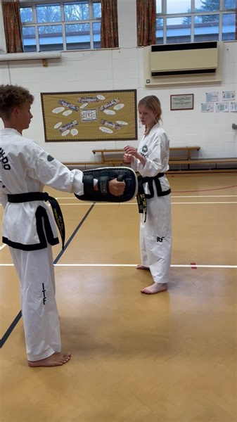 Double shifting double side kick double punch #Brighton #Hove #taekwondo #brightonmartialarts #brightonandhove #brightonkickboxing #BrightonMartialArts #Fightingfit #getyourkickon #fitterstrongerharderfaster #squad #challengeyourself #makenewfriends #friendsforlife #brightonlife #hovelife #brightonfit #hovefit #brightongirl | Brighton and Hove Taekwon-Do School