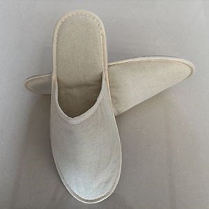[Hot Item] Thickened and Reinforced Cardboard Eco-Friendly Gold Embroidery Logo Disposable Wholesale Hotel Slippers