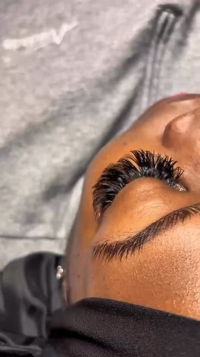 Prep matters. ✨ Saline > water for lash baths — it removes oils, balances pH, and keeps retention flawless. Every step counts at Fully Loaded Aesthetics 🤍 #LashCare #LuxuryLashTech #RetentionMatters #fullyloadedaesthetics | Fully Loaded Aesthetics