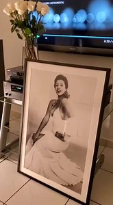 Este instrumental bellisimo iba a ser utilizado como el Tema del Opening para el Homenaje Postumo de Farah en el Teatro. Recoje sus 2 primeros temas como Solista: "Te quiero tanto" y "Yo me muero sin ti". Espero les guste. | FARAH MARÍA por Siempre.