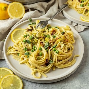 Vegan Lemon Butter Pasta with Peas & Leeks