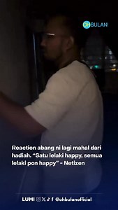 208K views · 13K reactions | Alaaahai comel je abang ni  Sweet betul wife dia Semoga hubungan abang dan isteri berkekalan hingga hujung hayat dan sentiasa hidup bahagia selamanyaaa 爐 Video: anissazulkefli98 #ohbulan #abang #dapat #hadiah #ps5 | OHBULAN! | Facebook