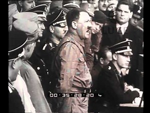 Hitler, Cancelliere del Reich, accclamato dalle "camicie brune" a Coburgo