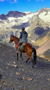 [🇪🇸 DESTINATION ESPAGNE] Avis aux amateurs de nature sauvage et grands espaces ! --- 📍 Europe > Espagne ⏳ 8 jours (6 à cheval) 🐎 Initié.e ou avancé.e - En famille à partir de 14 ans - Ouvert aux non cavaliers Vivez une expérience à cheval en Aragon au pied des plus hauts sommets de la chaîne pyrénéenne. Avec le Pic Aneto pour toile de fond, cette randonnée de 160 km est parfaite pour les amateurs de nature sauvage et de grands espaces. Au fond de la Vallée de Bénasque, hors du temps, les vil