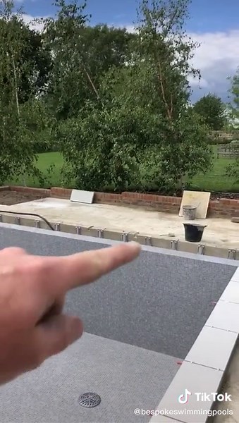 Beautiful Grey Pool in Hadlow, Kent