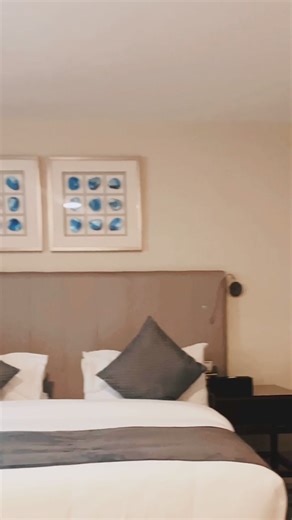 Immerse yourself in comfort at Oak Plaza Hotels. Unwind in modern comfort with stunning views and plush amenities. ️ Book your stay today and experience the Oak Plaza Hotels . Walk-in or Call 📞 0205111235/0302210630 for reservations. #hotel #hotels #hotellife #hotelroom #hotelsandresorts #travelblogger #travel #ghana🇬🇭 #ghana | OAK Plaza Hotels