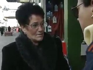 Hé mamie, tu veux de l'argent ?