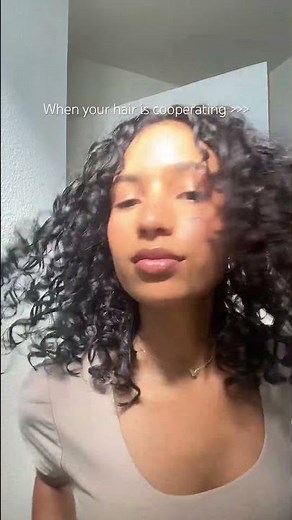 Curly hair tips use moose to lock your curls in 💞