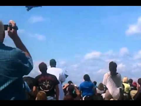 Wingwalker Falls 200 Feet to Death at Michigan Air Show [Photos & Video]