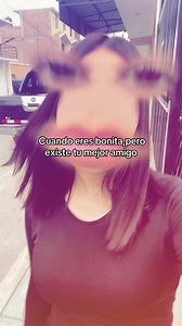 Cuando eres bonita pero existe tu mejor amigo - video de mono