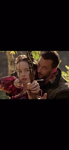 Anna Popplewell Reign: Narnia, Ben Barnes, and Prince Caspian