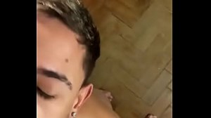 IL GIOVANE SENTÌ IL GROSSO CAZZO DELL'UOMO NERO