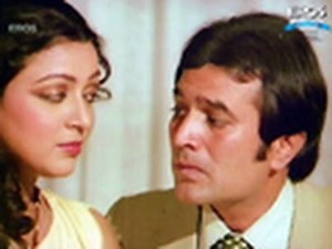 Hema Malini Flirts With Rajesh Khanna - Hum Dono