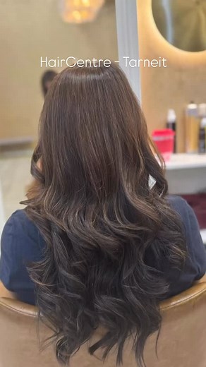Shine bright with medium golden blonde highlights! At *@haircentretarneit* we blend warm, sun‑kissed tones into your hair for a natural, luminous look that lasts. Why you’ll love it: - Seamless, low‑maintenance color - Adds depth & dimension - Perfect for any season Book your appointment now and let your hair do the talking! 📲 DM or call 61 3 8086 0768 #GoldenHighlights #MediumBlonde #HairGoals #tarneithairdressers #blowwavespecialist #tarneitgardensshoppingcentre #SalonLife #HairInspo #SunKiss