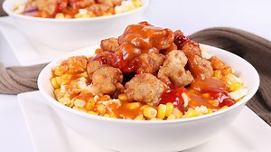 'Chicken Mashed Potato Bowl' filled with chicken, cheese, butter milk is sure to blow your mind. Folow the steps carefully to get the desired taste. For More Quick Recipes: https://bit.ly/2NoPBwx Subscribe to our YouTube Channel for more recipes: http://bit.ly/2L7Rr5F #QuickRecipe #MasalaTV #ChickenMashedPotatoBowl | Masala TV