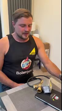 What is a Three Port Mid position motorised valve ?