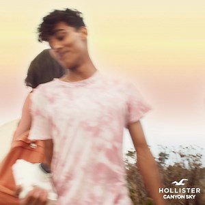 ¿Disfrutas de la vista? Las nuevas fragancias CANYON SKY de Hollister huelen tan impresionantemente como lucen. Inspiradas en recuerdos de toda la vida de contemplar el cielo del desierto con amigos. #HollisterFragrances #HollisterCanyonSky #Hollister | SIMAN