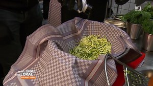 40K views · 91 reactions | Dieses Gericht kann Zungen brechen, aber nur durch den ungewöhnlichen Namen "Kolokithokeftedes". Vom Geschmack her überzeugen diese griechischen Zucchinipuffer jedoch ohne Frage...  #MLDLThrowback #watch | Mein Lokal, Dein Lokal | Facebook