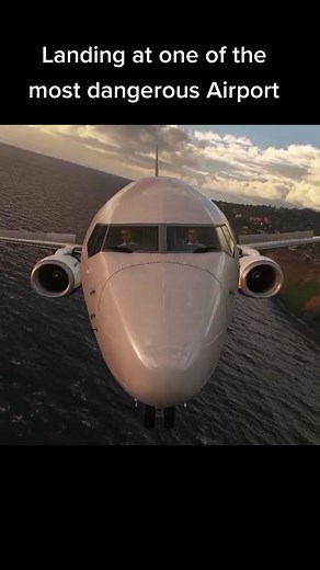 Landing at Madeira Airport - CR7 Airport #CR7 #madeiraisland #cr7airport #dangerous #ryanair #flightsimulator2020