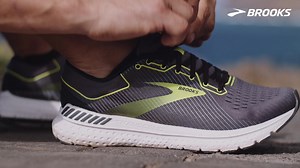 ESCAPE EVERYDAY The Transcend 7 from Brooks Running is a running shoe that utilises a host of innovative technology to give you a comfortable, supportive and structured fit while you run, without compromising on durability, flexibility or style👌 ------ Available now from prodirectrunning.com. Stay well. Stay safe. Order online and we will deliver to your door📦 ------ #RunHappy #BrooksTranscend7 #BrooksRunningUK #UnlockSport #StayWellStaySafeKeepMoving #ProDirectRunning #UnlockRunning #OwnYourR